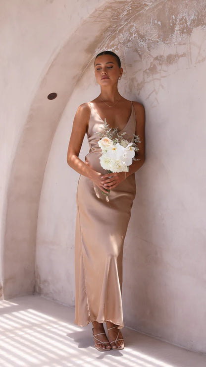 Veni Latte V Neck Maxi Dress