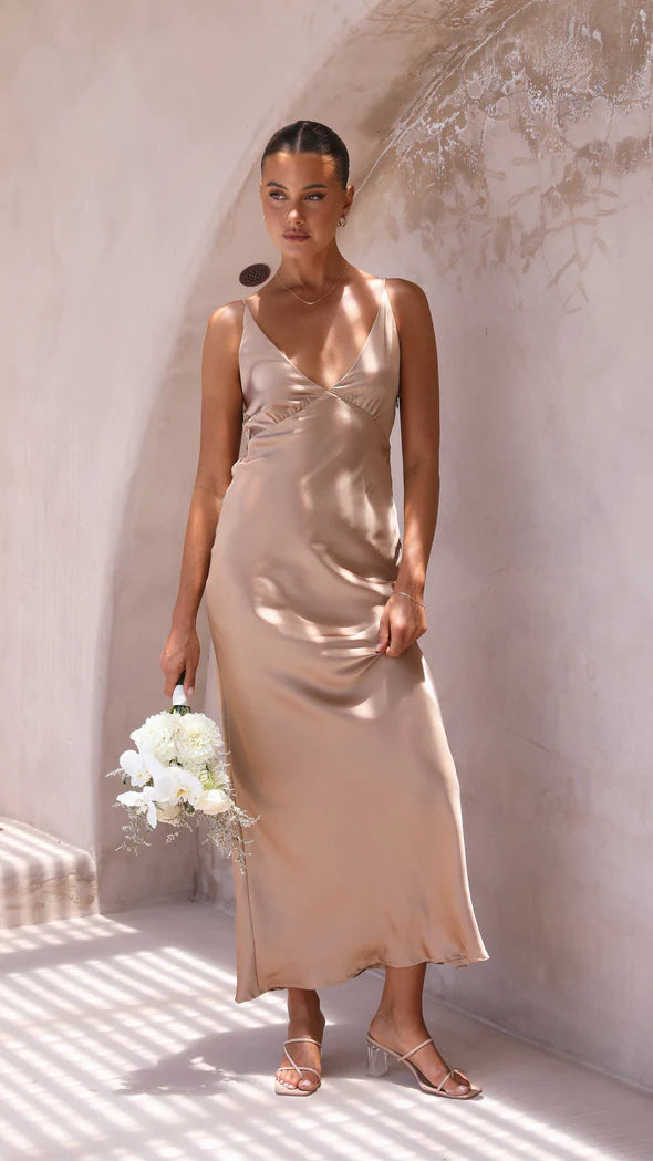 Veni Latte V Neck Maxi Dress
