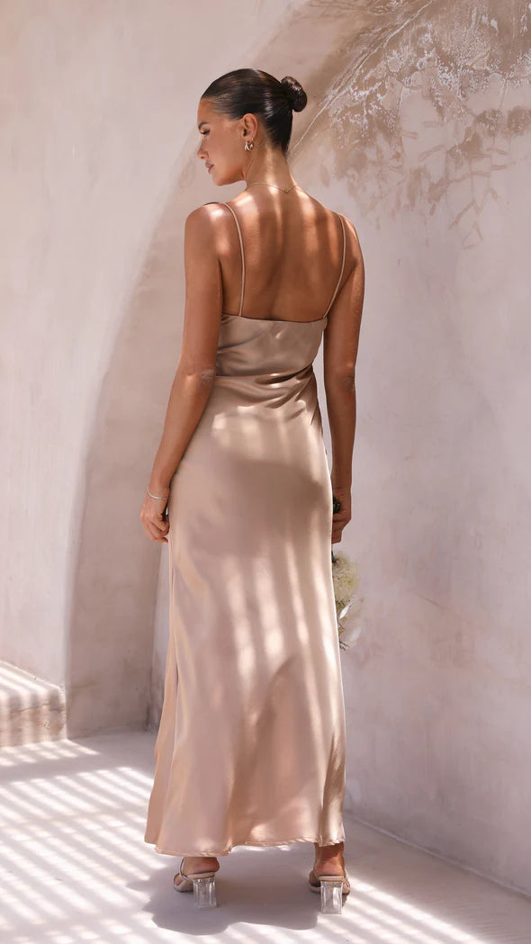 Veni Latte V Neck Maxi Dress