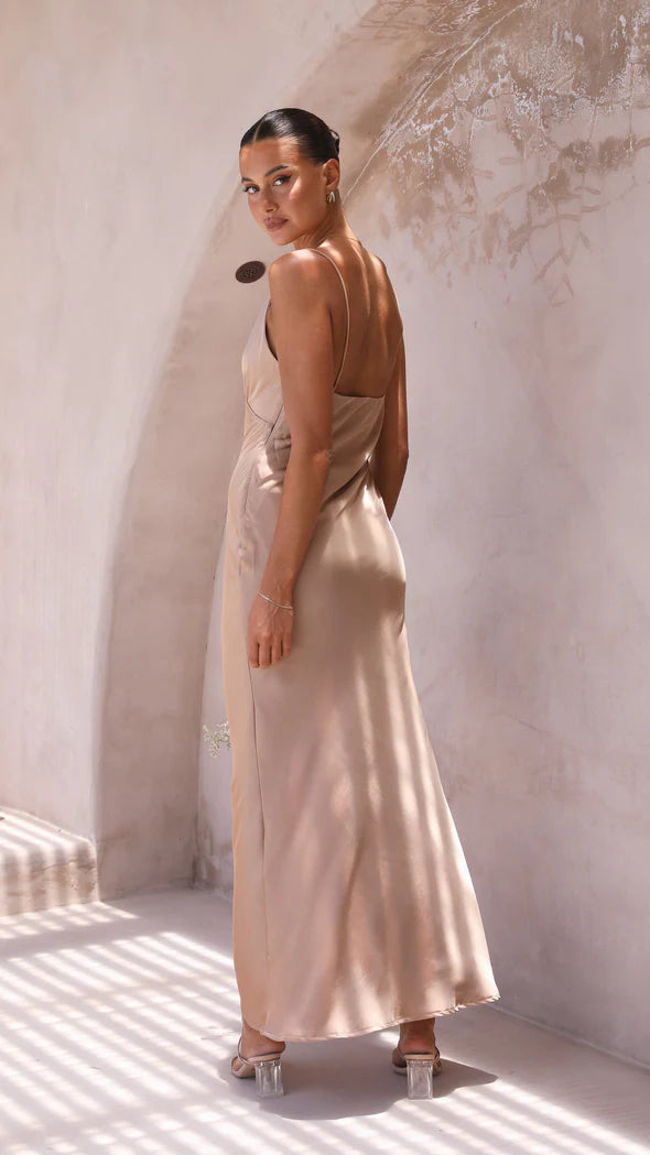 Veni Latte V Neck Maxi Dress