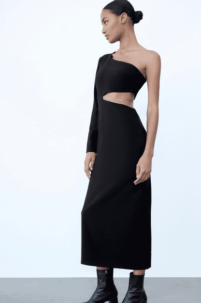The model is wearing a Zara Siena dress, a showstopper with cutouts on the shoulders.